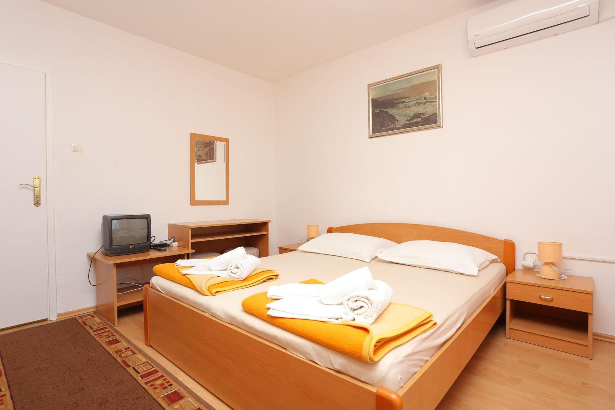 Apartments And Rooms With Parking Space Tucepi, Makarska - 5263 Rom bilde